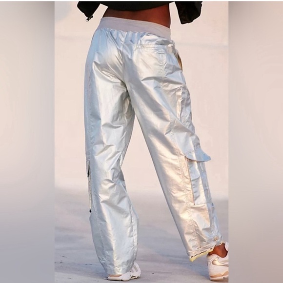 NWOT Free People Movement Mesmerize Me Shine Pants Size Medium - Picture 4 of 12